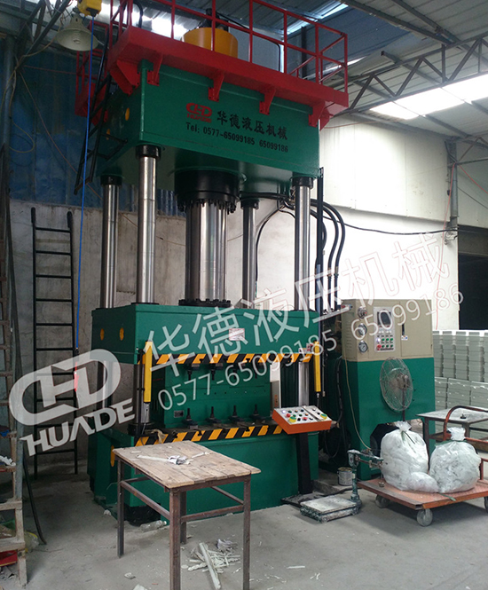 HDY71係(xi)列四柱(zhu)液壓機(ji)